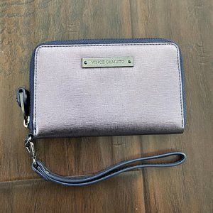 NWOT Vince Camuto Vivi Indexer Wristlet Clutch Leather Wallet (Purple Silver)